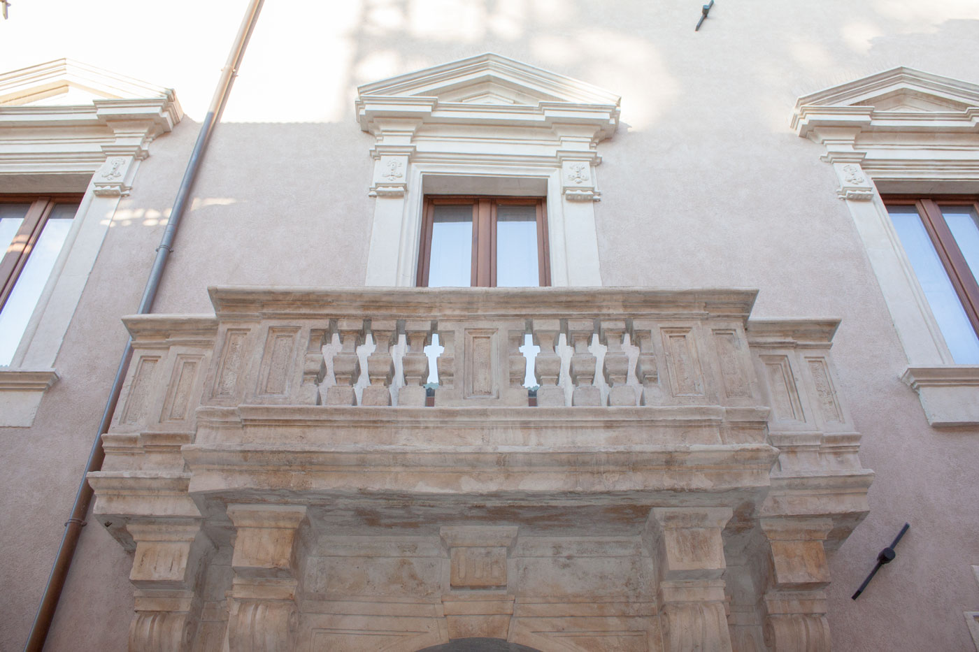 Realizzazione infissi a Padre Provinciale scarl de L'Aquila